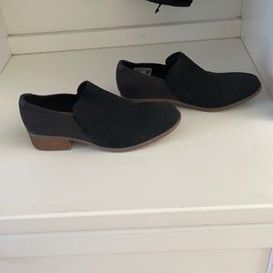 Toms slip on size 8.5 black . Worn once! EUC